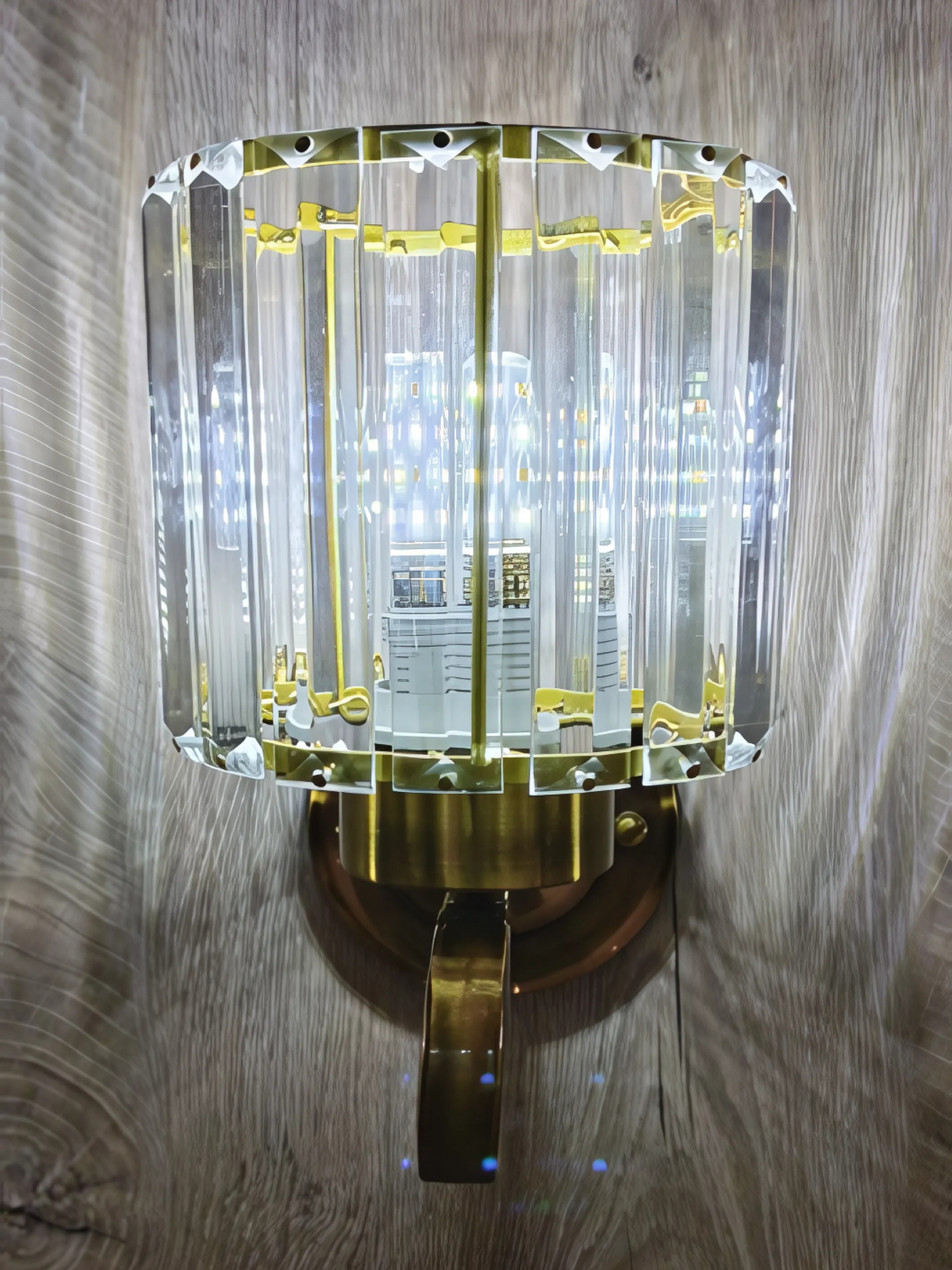 CRYSTAL CUT GLASS WALL LIGHT