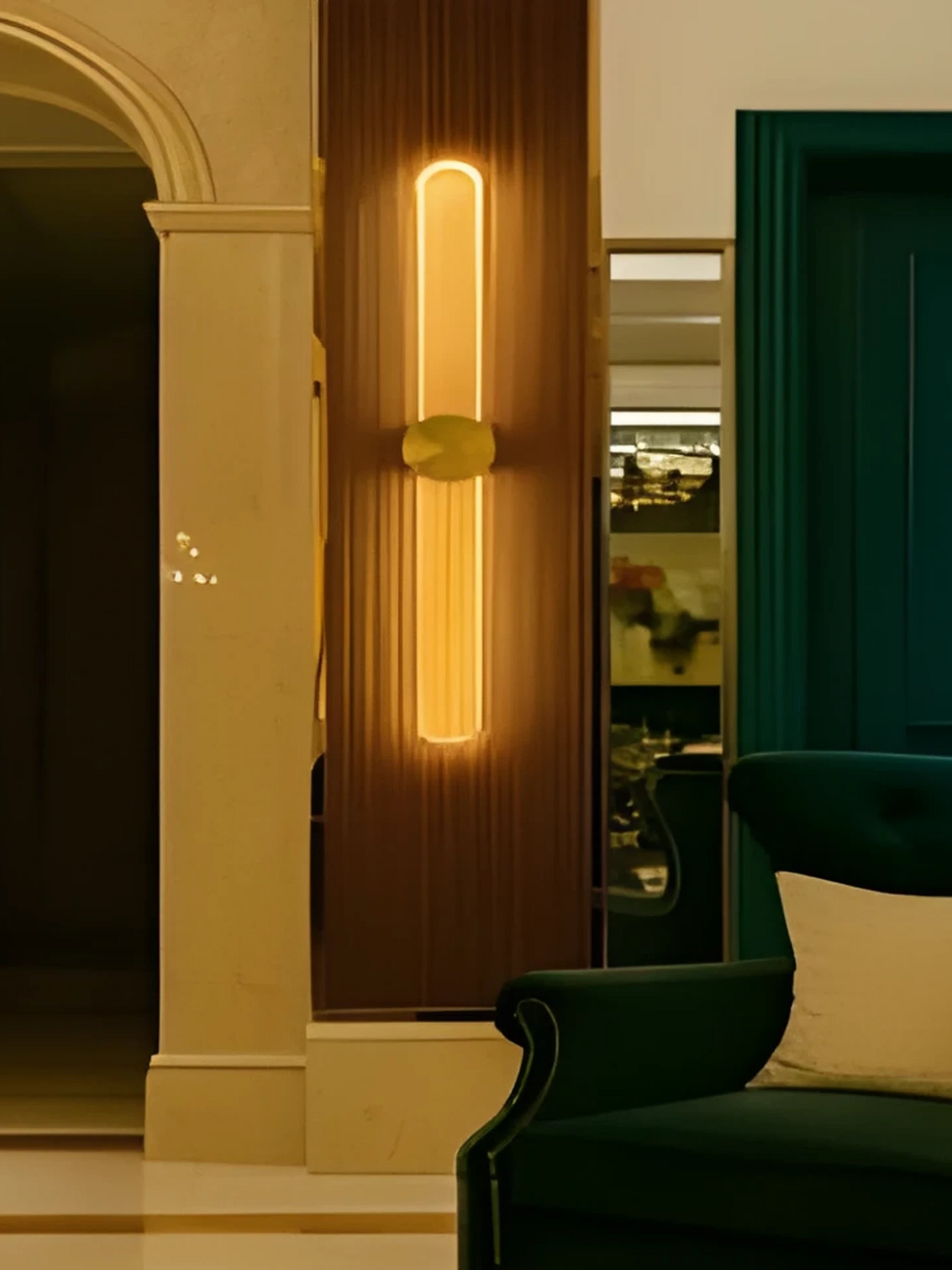 VERTICAL LINEAR WALL LIGHT